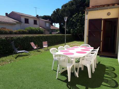 GRANDE VILLA AVEC JARDIN POUR 8 PERS. À 10MN À PIED DE LA PLAGE