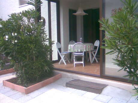 GRAND F2 45M2-4P- JARDIN-PARKING FERMÉ.