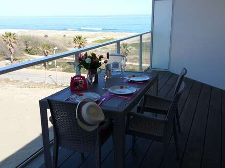 APPARTEMENT 4 PERS. DANS RÉSIDENCE EN FRONT DE MER AVEC PISCINE