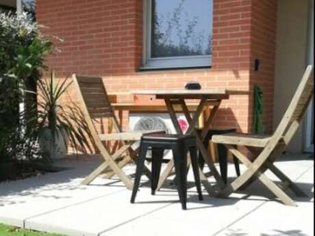 STUDIO AVEC JARDIN DANS RÉSIDENCE SÉCURISÉE