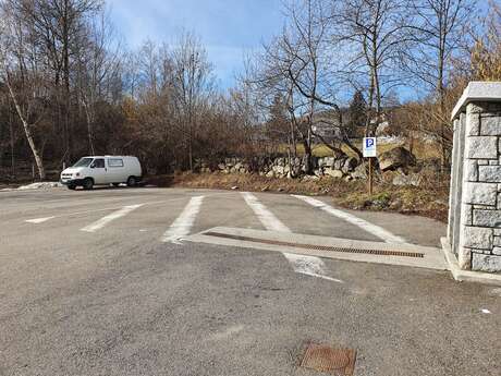 AIRE DE STATIONNEMENT DORRES