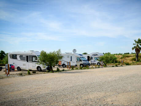 AIRE DE CAMPING-CAR LES OLIVIERS