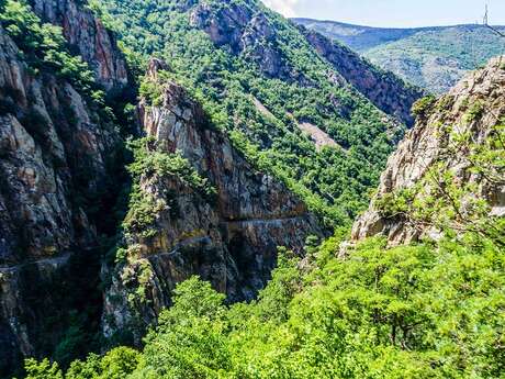 LES GORGES DE LA CARANÇA PAR LE ROC DE LA MADRIU