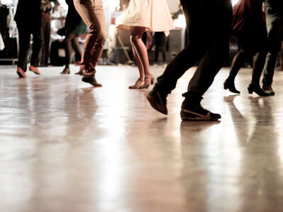 INITIATION À LA DANSE