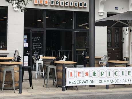 LES EPICIERS