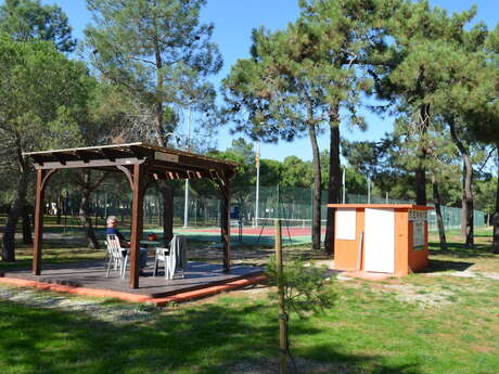 FOREST PIN'S TENNIS