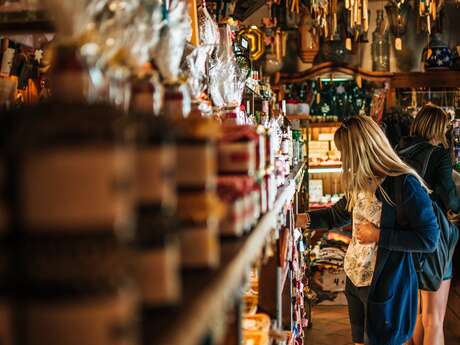 LE MARCHE AUX AFFAIRES