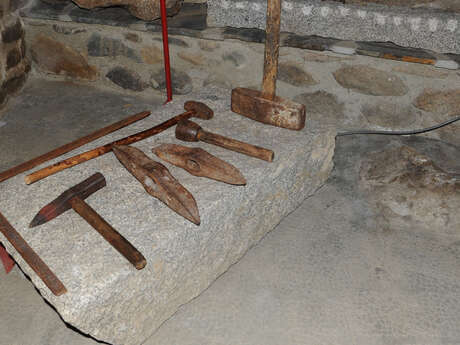 MUSEE DU GRANIT ÉGLISE DE DORRES