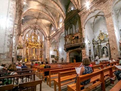 EGLISE SAINT ETIENNE ET SA FACADE