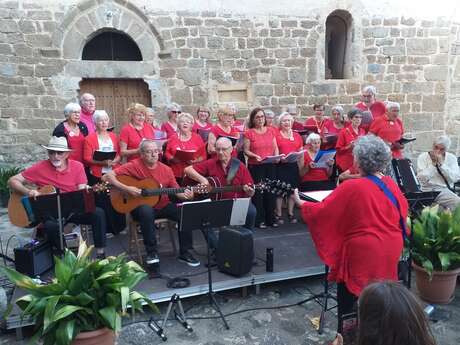 CHANTS CATALANS PAR L’ASSOCIATION « SEM I SEREM » DANS LE CADRE DE LA SANT JORDI