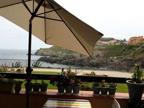 LES ROCHES BLEUES "LES PIEDS DANS L'EAU"