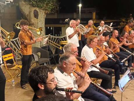 BALLADA AVEC LA COBLA LA PRINCIPAL DEL ROSSELLO