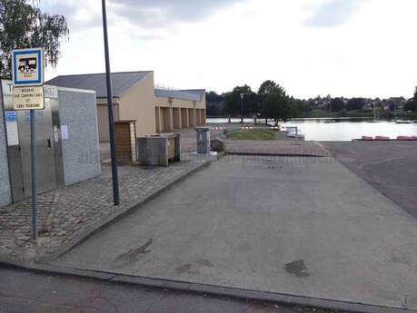 Aire de service pour les campings-cars