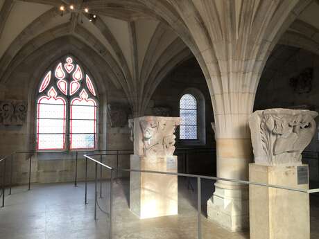 Salle Capitulaire de la Cathédrale Saint-Lazare Salle Capitulaire de la Cathédrale Saint-Lazare