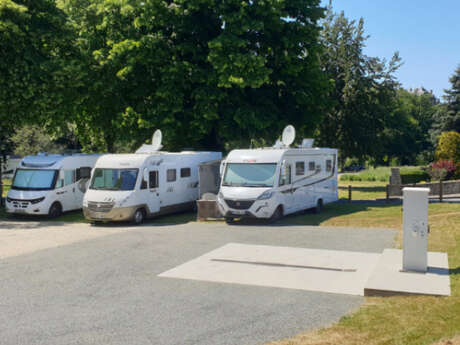 AIRE DE SERVICE CAMPING-CAR PARK D'AMBRIÈRES-LES-VALLÉES, LA VARENNE