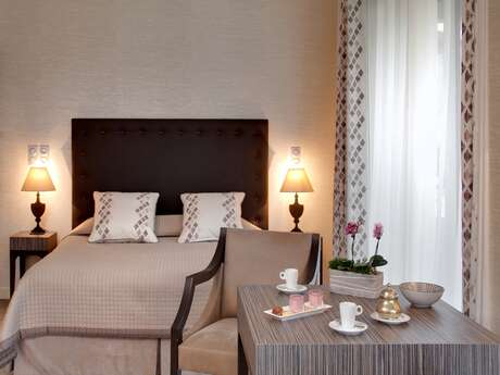 HOTEL/RESTAURANT - GRAND HÔTEL OF SOLESMES HOTEL/RESTAURANT - GRAND HÔTEL OF SOLESMES