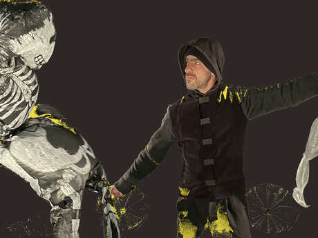 Nocturne (parade) - Cie Non Nova - Phia Ménard / Le Quarante (PUPAZZI) Nocturne (parade) - Cie Non Nova - Phia Ménard / Le Quarante (PUPAZZI)