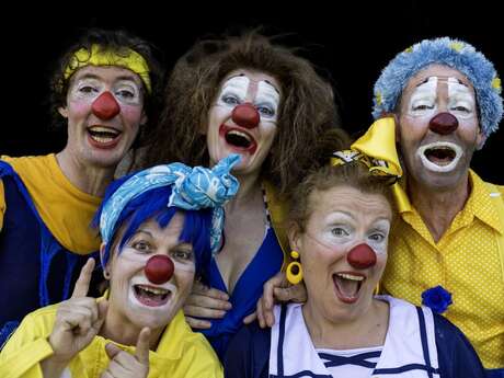 La parade de clowns, Cie Les Artisans Rêveurs