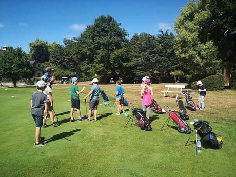 Initiation et cours de golf à l'Anjou golf de Champigné