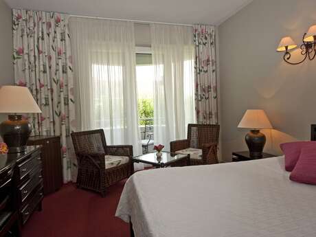 HOTEL/RESTAURANT - GRAND HÔTEL DE SOLESMES HOTEL/RESTAURANT - GRAND HÔTEL DE SOLESMES