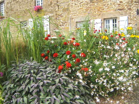 VILLAGE FLEURI DE SAINT-LOUP-DU-GAST