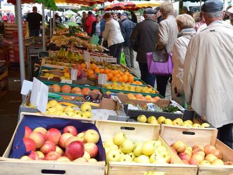 MARCHÉ D'AZÉ