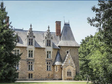 APPARTEMENT AU CHÂTEAU LA FERRIÈRE DE FLÉE