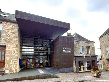 Des cadeaux au Père Noël !  rdv à la médiathèque de Gorron