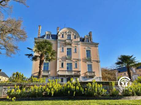 CHÂTEAU DE LA ROCHE, 11-12 PERSONNES