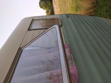 NUIT INSOLITE EN CARAVANE VINTAGE