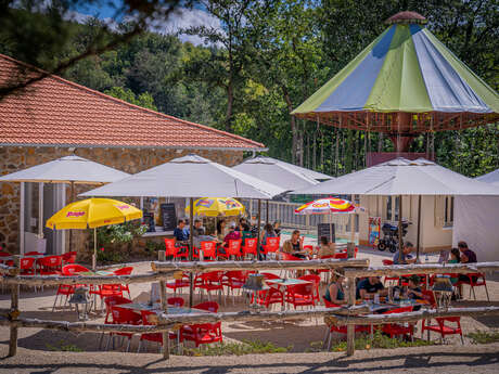 Salle et terrasse couverte "Le Panoramique" - Parc de Pierre Brune