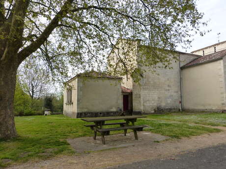 AIRE DE PIQUE-NIQUE PLACE DE L'ÉGLISE