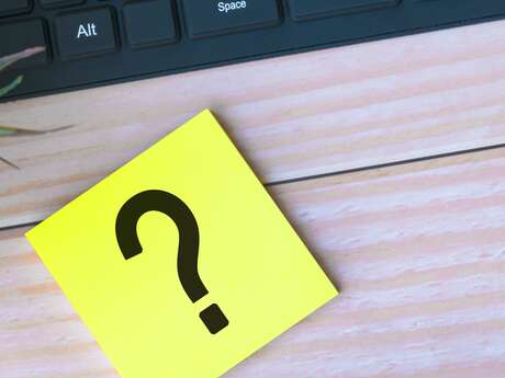 La boîte à questions et le coup de pouce e-administration à l’espace numérique du Pôle culturel du Petit Chiron