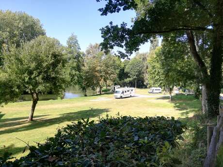 Motorhome parking area in Saint-Céneri-le-Gérei