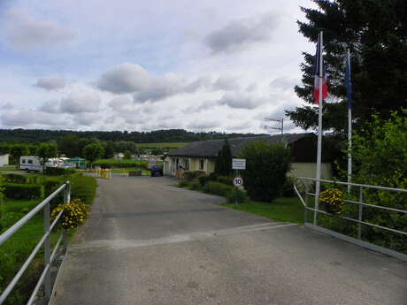 Aire de stationnement et de service du Camping des 2 Rivières Aire de stationnement et de service du Camping des 2 Rivières