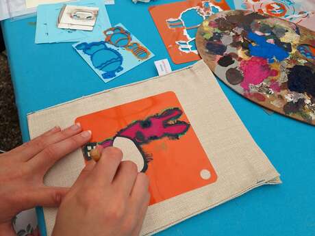 Le Printemps du Lin-Customisation de pochettes en lin chez Grenouille Rouge