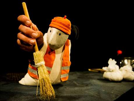 Du balai Marionnettes et musique par la Compagnie La Bobêche