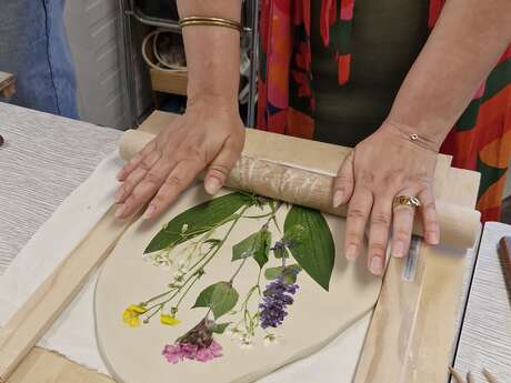 Atelier dessous de plat ou plaque de porte en porcelaine