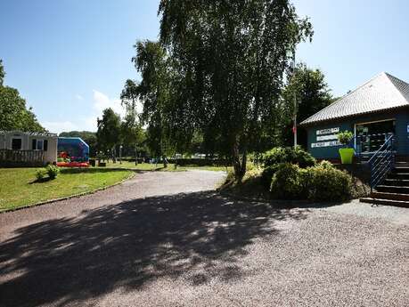 Aire de stationnement et de service du Camping Le Mont Joli-Bois