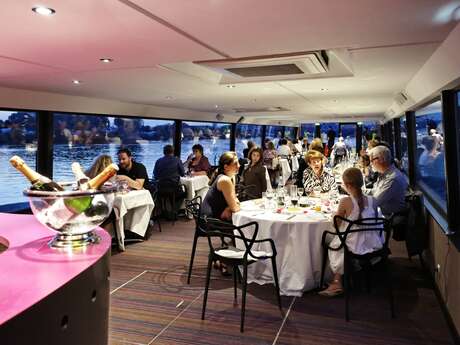 Dîner-croisière sur la Seine