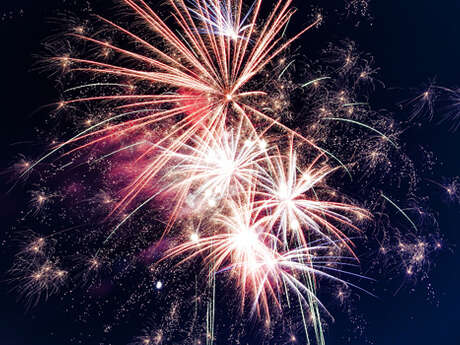 Fête nationale et feu d'artifice à Étretat