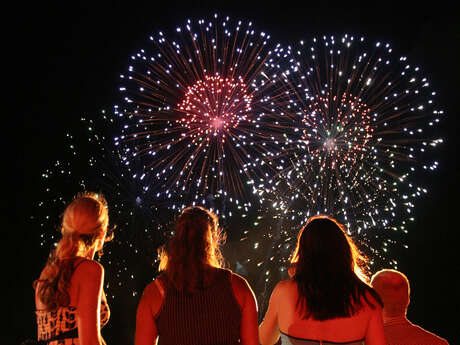 Repas, Retraite aux flambeaux et feu d'artifice à Cressy