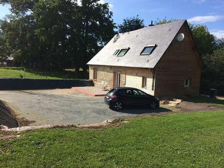 Petit gîte dans la prairie