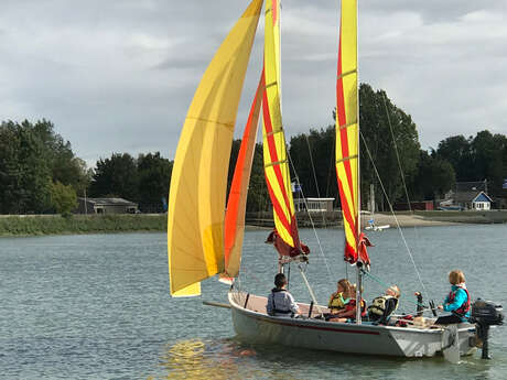 Navigation à la voile en vallée de Seine