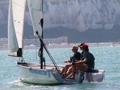 Cours de navigation à la voile ados / adultes - Stage de Voile Dériveurs - Centre Nautique du Tréport