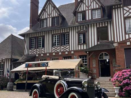 Circus and Co By Le Manoir de Fumechon