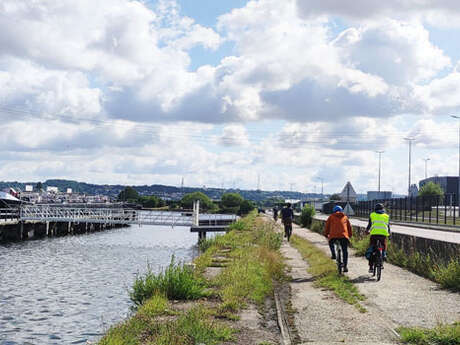 Regarder Le Havre : itinérance à vélo dans le port