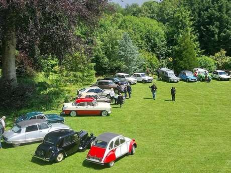 Salon auto rétro au Château de Bracquetuit
