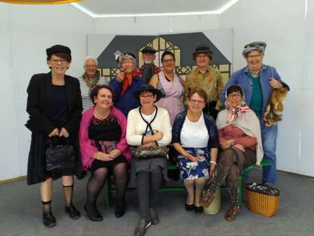 Pièce de théâtre  "Y'a plus de vieillesse" de la troupe"Y'a pas d'Art Qu'en Ville" au Foyer Rural de Robertot