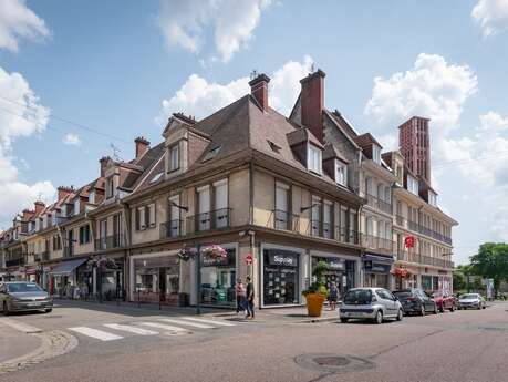 Visite commentée par le CAUE 76 - Découverte des caractéristiques architecturales, paysagères et urbaines du centre-ville d’Yvetot reconstruit après la Seconde